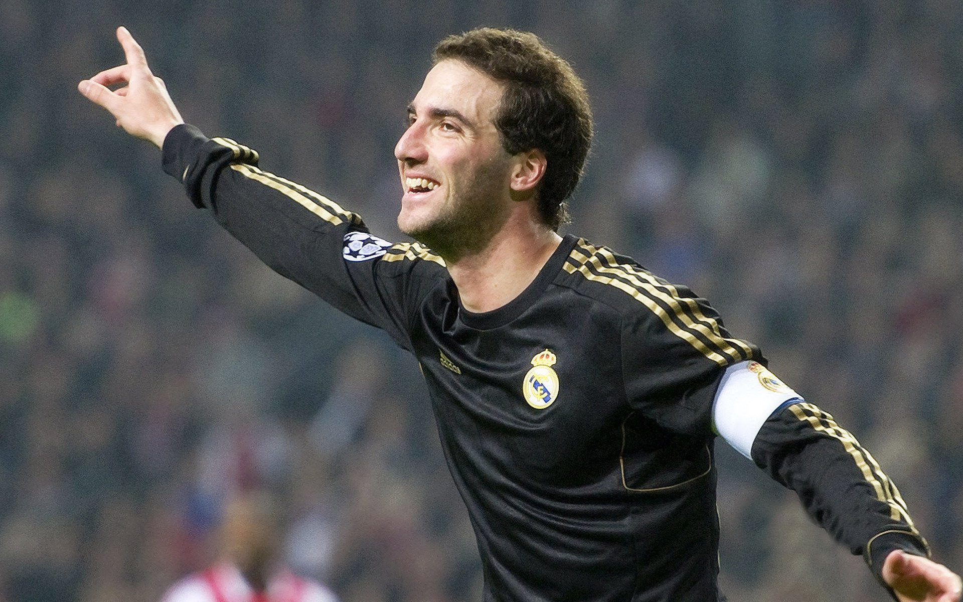 以足球为主题的虚拟现实逃脱游戏爆火，吸引极大关注，能玩虚拟足球的app